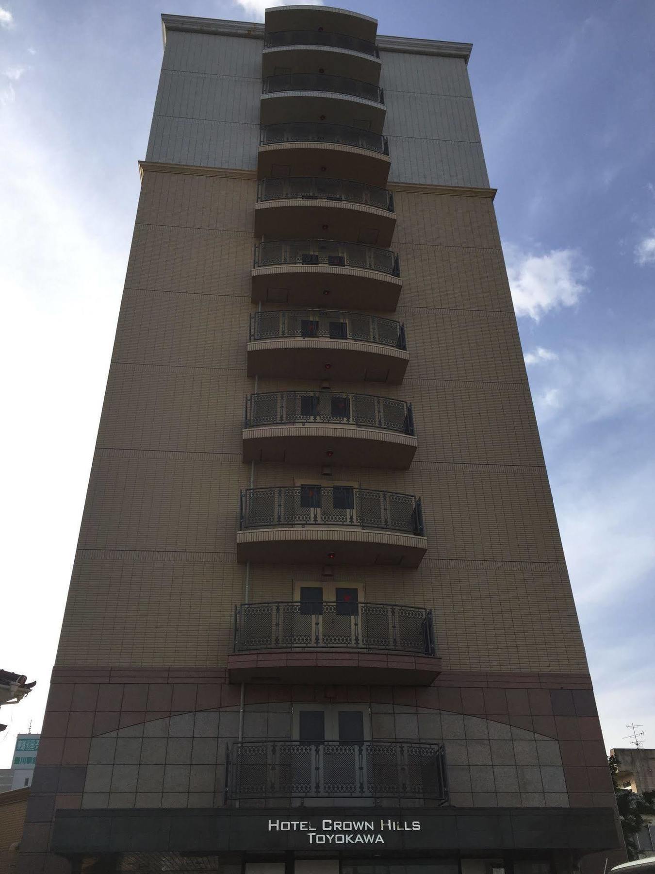 Hotel Crown Hills Toyokawa Экстерьер фото