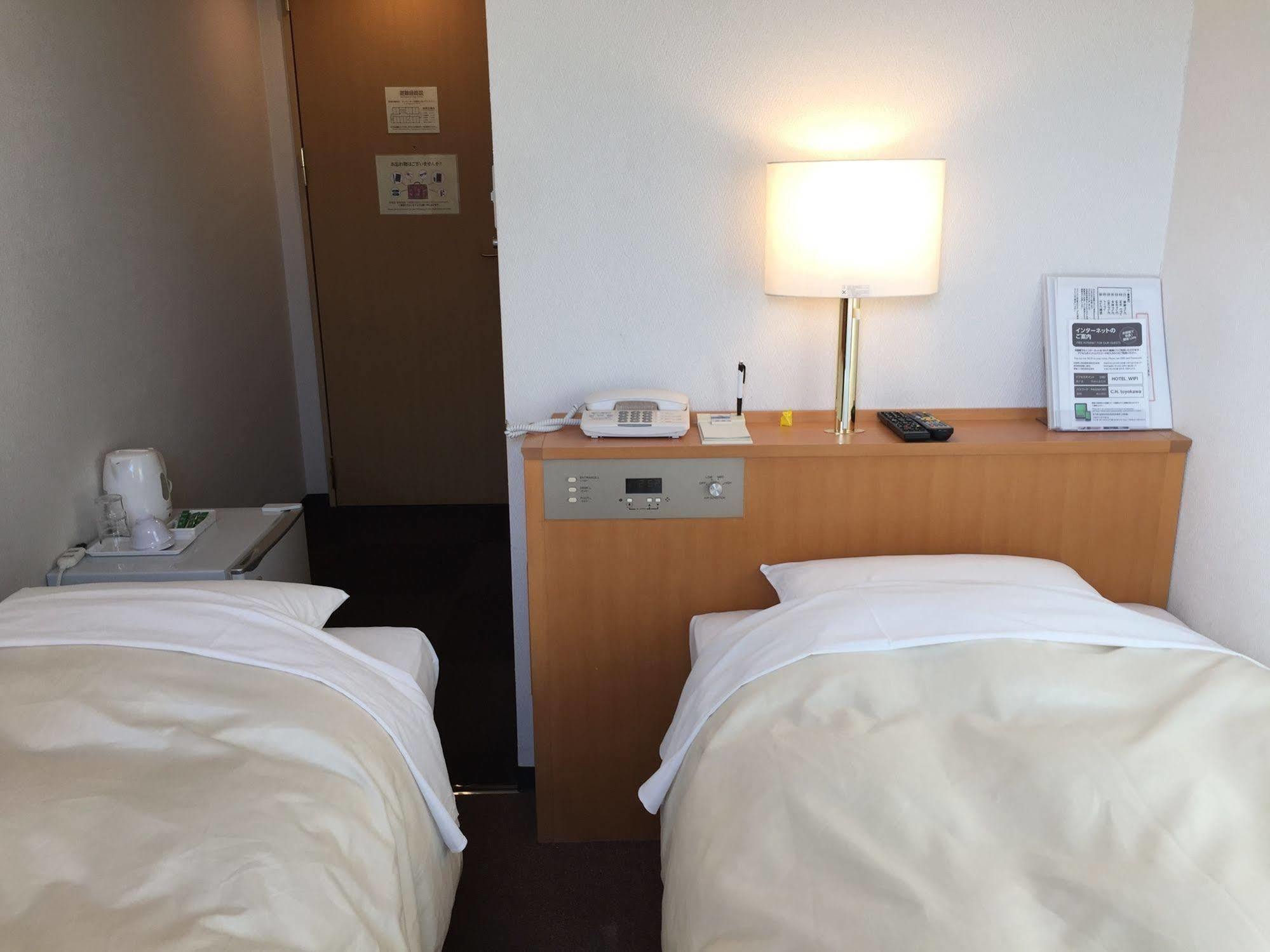 Hotel Crown Hills Toyokawa Экстерьер фото